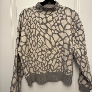 NWOT Halogen Gray and Cream Patterned Turtleneck Sweater